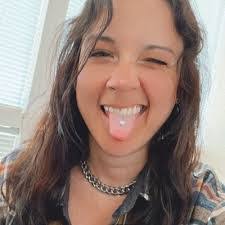 Anna Dwyer's Instagram, Twitter & Facebook