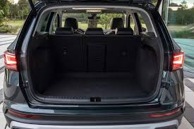 Klappt man die rücksitze um, sind es knapp 1.600 liter stauvolumen. Seat Ateca Modellbeschreibung Inklusive Bilder Daten Und Videos