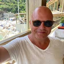 Steven Erskine's Instagram, Twitter & Facebook