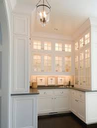 Setzen Sie Ein Fenster Entlang Der Spritzwand Und Dies Ware Perfekt Fur Butlers Pantry Thi Setzen Sie Ein Fenster Entlang Der Spritzwand Und Dies Ware Perfekt In 2020 Kuchendesign Kuchen Inspiration Kuchenumgestaltung