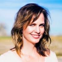 Leah Rowan's Instagram, Twitter & Facebook