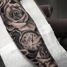 Vous êtes fans de bd ou de héros concrets ? Tatouage Bras Homme 50 Tatouages Homme En Styles Varies Tatouage Bras Tatouage Avant Bras Tatouage Manchette
