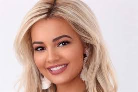 Iris Bates's Instagram, Twitter & Facebook