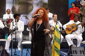 Canal clube do samba sambas e pagodes de qualidade raiz do samba. Morreu Beth Carvalho A Madrinha Do Samba Vox Nova Angola