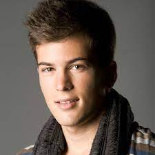 David carreira, nom d'artiste de david araújo antunes, né le 30 juillet 1991 à dourdan dans l'essonne, est un chanteur, danseur, acteur et mannequin portugais 3, 4, 5.il est le fils du chanteur tony carreira. David Carreira Ist Der Bestbezahlte Schauspieler Der Welt Mediamass