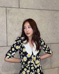 She is currently signed to shaw brothers management. Tvbä¸Šä½å°èŠ±é™ˆæ»¢æˆæœè¢«æŒ‡æ˜¯ä½˜è¯—æ›¼æ—§æ¬¾ æœ¬äººç§° çŽ¯ä¿æ˜¯å¥½äº‹ å‰§ä¸­