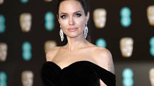 Angelina jolie ist eine amerikanische schauspielerin und wurde 1975 geboren. Angelina Jolie Hat Ihren Look Perfektioniert
