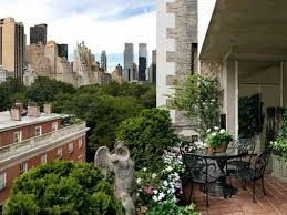 Great Mix Of City And Garden Celebrity Houses Celebrity Homes For Sale Joan Rivers
