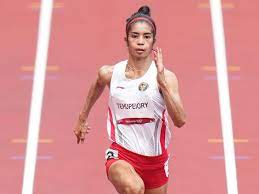 Sprinter indonesia alvin tehupeiory (kanan) melintasi garis finish dalam babak pertama 100 meter putri cabang atletik olimpiade tokyo 2020 di stadion olimpiade tokyo, jepang, jumat, 30 juli 2021. 6zlmkhksfkpjxm