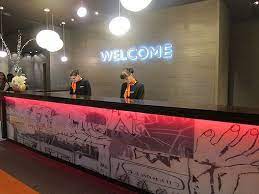 Find the best chinese reception table suppliers for sale with the best credentials in the above search list and compare their prices and buy from the china reception table factory that offers you the best deal of office furniture, furniture, hotel furniture. How To Effectively Complain To A Hotel S Front Desk Conde Nast Traveler