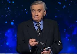 Widać, że prowadzący ma już swoje lata, ale przez to, że nie jest on postacią medialną, udzielającą się w internecie i mówiącą bardzo niewiele w wywiadach, trudno odgadnąć ile tak naprawdę ma lat. 1 Z 10 To Program Tvp Ktory Od 1994 Prowadzi Tadeusz Sznuk Zobacz Video W Ktorym Pani Helena Mowi Co Jest Stolica Bialorusi
