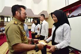 Sk kemenkumham kerajaan kutai mulawarman. Gubernur Sulsel Serahkan 641 Sk Cpns Kemenkumham Antara News Makassar