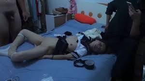 綠帽老公把老婆迷暈換上學生制服給朋友享用- PPP.Porn | 精選亞洲素人成人影片