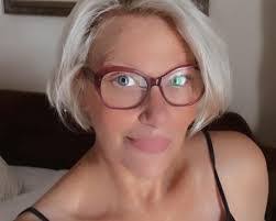 Tricia Dutton's Instagram, Twitter & Facebook