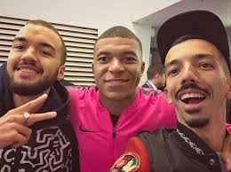 In this intimate documentary, follow the french rap group bigflo and oli in their meteoric rise to fame. Bigflo Oli Et Kylian Mbappe Psg Parissaintgermain Mbappe Mbappe Kylianmbappe Rapfrancais Punchline Rapghetto Bigfloetoli New Rap Rap Singer