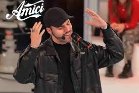 Martina miliddi fa una dedica a raffaele sui social ti guardo da casa, spacca love. Amici 20 Martina E Aka7even Si Sono Lasciati C Entra Raffaele Video Donnapop