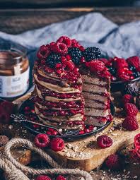 Mandelpuffer Mit Heissen Himbeeren Und Mandelcreme Vegan In 2020 Heisse Himbeeren Lecker Rezepte