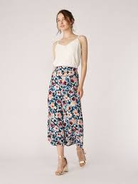 Naf naf vous propose de découvrir le top de ses références sur la redoute. Pantalons Femmes Tendances Naf Naf