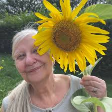 Morning munching with Wilson! 😋🐛 . . . #animals #armadillo #cuteanimals  #cute #animal