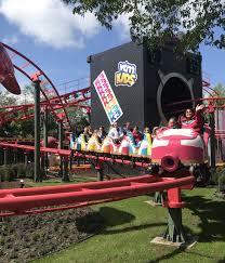 L'accord tripartite entre plopsa et les communes de hannut et de landen a été signé ce matin.cela confirme officiellement l'arrivée dès plopsaqua à hannut en 2020. K3 Roller Skater Plopsaland De Panne