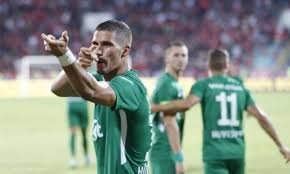 Ως ποδοσφαιριστής είχε πλούσια καριέρα στην πορτογαλία, καθώς από το 1988, οπότε και έκανε το ποδοσφαιρικό του. Lxiftgsz Fu Hm