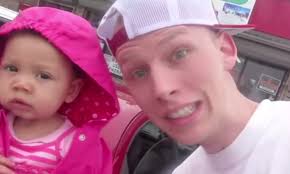 Casie was so tiny 🥰 #mgk #machinegunkelly #mgktok #mgk666 #fyp #foryou  #kellyvision #throwback #colsonbaker #casiebaker #daddysgirl