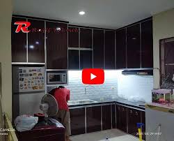 Mulai dari perumahan modern yang semua dapur dalam ruangan. Kitchen Set Aluminium Motif Kayu Rafif Teknik