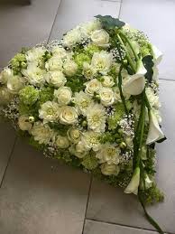 Consultant bij quintop management consultants. Pin By Marlies Krooshof On Floristik Trauerschmuck Herzen Funeral Flowers Funeral Flower Arrangements Memorial Flowers