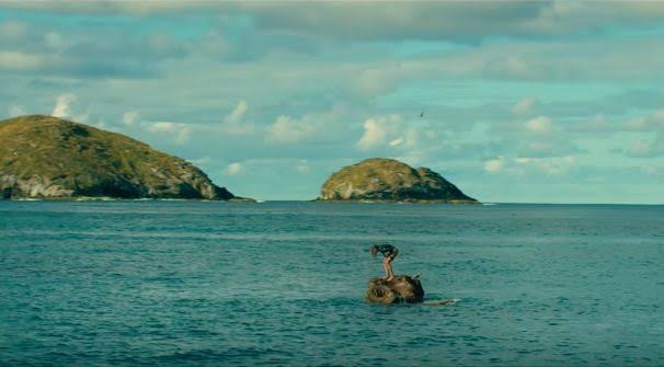 THE SHALLOWS (2016) review | Keeping It Reel