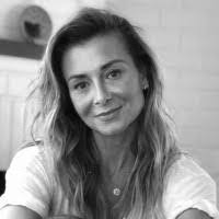 Sarah Jennison's Instagram, Twitter & Facebook