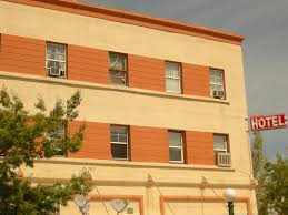 The Dumpy Hotel Next To Restaurants Attracting The Upper Middle Class Crowd In Downtown Lodi Ca Lodi Outdoor Decor Outdoor