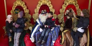 Plus attendus dans le pays que le père noël, les rois mages ont défilé lundi et mardi dans de grands cortèges de chars colorés, sous une pluie de bonbons, avant de distribuer, dans la nuit, les cadeaux aux enfants. La Fete De L Epiphanie Deuxieme Partie Les Traditions En Europe Niko Niko Avec Le Sourire En Japonais