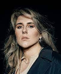 Alissa Seitz's Instagram, Twitter & Facebook