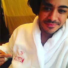 Jade Whitehead (@Jflappingnugget)