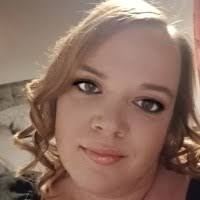 100+ profilů „Amy“