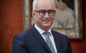 Jarige Fred Veenstra wil met alle Friese gemeenten samenwerken en bestuurt  het liefst als burgemeester