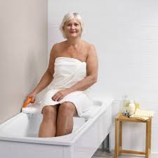 Il seggiolino da bagno ideale per garantire comodità e sicurezza ad anziani, disabili e persone con problemi di mobilità durante le operazioni di igiene personale. Sedile Per Vasca Da Bagno Accessori Per Bagno Plastica Resistente Bianco