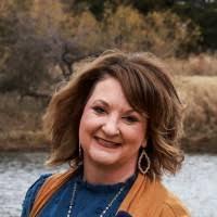 Lori Glazier's Instagram, Twitter & Facebook