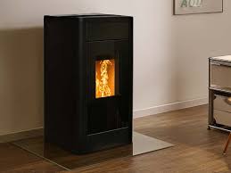 A voir si vous privilégiez les pièces du rdc (ventilation frontale) ou de l'étage (convection naturelle). Poele A Granules Rika Filo