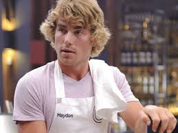 Up for grabs tonight is this season's only immunity pin and joining them all week is chef extraordinaire, gordon ramsay. Masterchef Australia Season 5 Episode 1 Off 61
