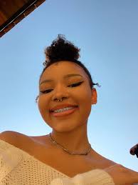 Alexandra Wade (alexandrawade_)