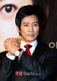 Choi, 1987'de televizyon dizisi 'love tree'de genç bir oyuncu olarak ilk kez sahneye çıktı. Choi Soo Jong Korean Actors Actors Korean