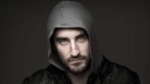 The Coronas' Danny O'Reilly is wanted for arrest in New Zealand