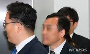 지금 나에게 꼬리 치며 유혹해 오는 그녀는 더불어 황궁 제일의 요리사를 자네의 전속으로 만들어 주지. ë²•ì •ì„œ ë§í•˜ê² ë‹¤ ìˆ™ëª…ì—¬ê³  ì‹œí—˜ ìœ ì¶œ ì˜í˜¹ ìŒë'¥ì´çˆ¶ ë²•ì› ì¶œì„