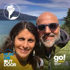 En marzo de 2019, la familia Gutiérrez Alburquenque integrada por Wallis,  Nelson y sus dos hijos Martín y Colomba deciden dejar todo (trabajo,  Colegio, hogar, amistades) para embarcarse en un sueño, salir