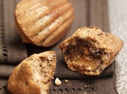 Madeleines Aux Pepites De Chocolat Amandes Et Caramel Au Beurre Sale Recette Dessert Facile Recette Petit Gateau Recette Chocolat