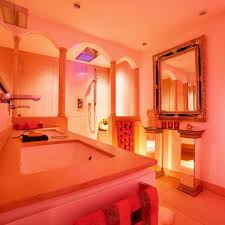 Die bedeutung von farben in einem orientalischen badezimmer. Regendusche Oder Duschen Im Monsun Regen In Einen Traum Aus Andalusien