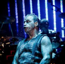 I mean yeah the lyrics are a big part of rammstein but i still have headbanged way longer to them without understanding a word. Bekenntnis Warum Ich Das Rammstein Konzert Verlassen Habe Welt