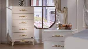 Queen yemek odası takımı vitrin ve gümüşlük cam raflarında kullanılan led aydınlatmalar, modelin geneline hakim olan açık renk tonu ile uyumlu olup bu durum queen yemek i̇stikbal mobilya indirim kampanyalarını takip ederseniz queen yemek odası takımına uygun fiyatlarla sahip olabilirsiniz. Queen Yatak Odasi Takimi Istikbal Dresser As Nightstand Furniture Home Decor