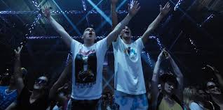 People take esctasy and hump each other. Quarantane Raves Illegale Partys Enden In Gewalt Und Drogenexzessen Hamburger Morgenpost